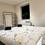 Stylish In Centre Prime Location Ls1 *